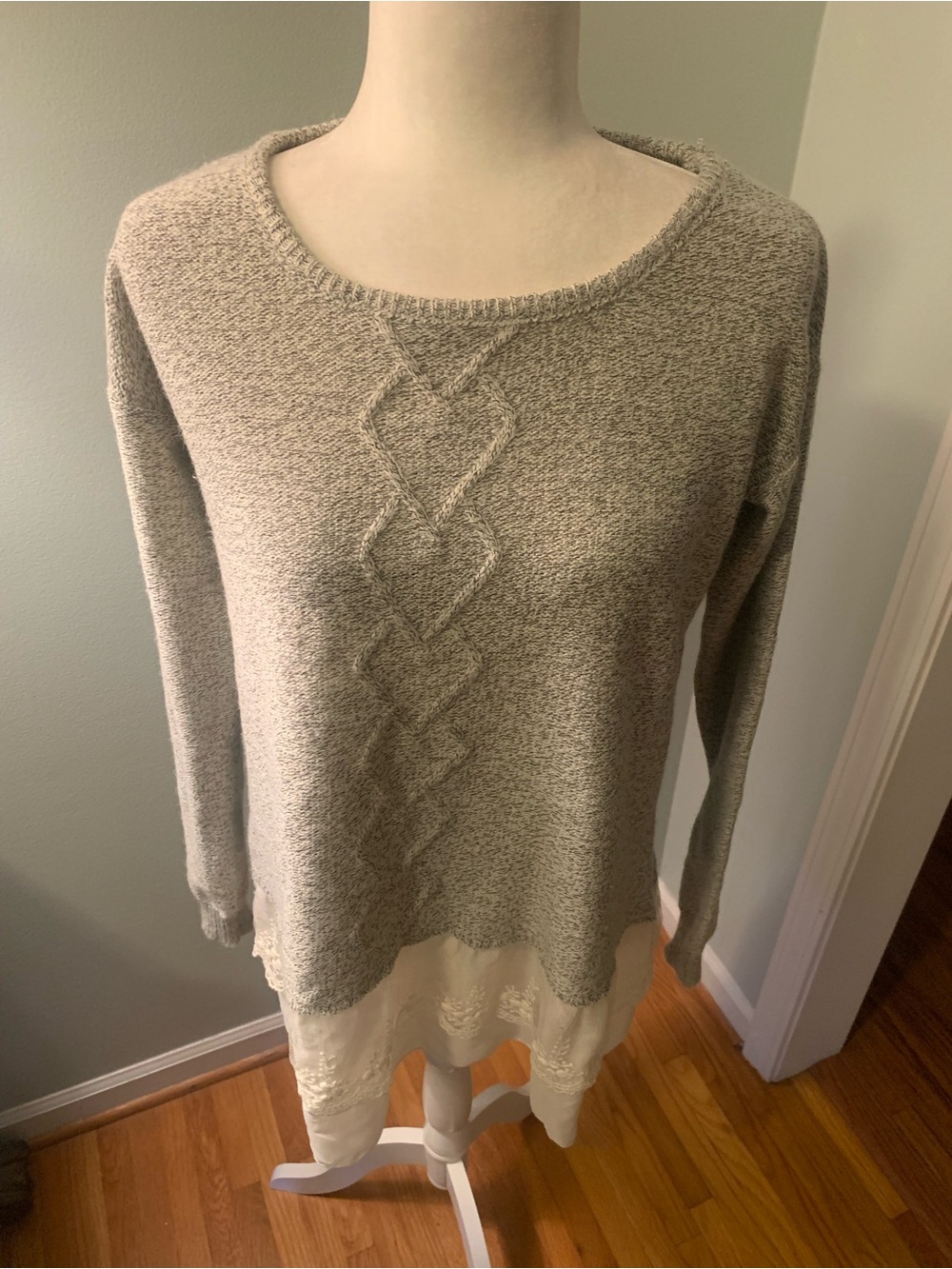 Kate Collection Scoop Neck Cable Front Sweater in Light Taupe Heather, size M